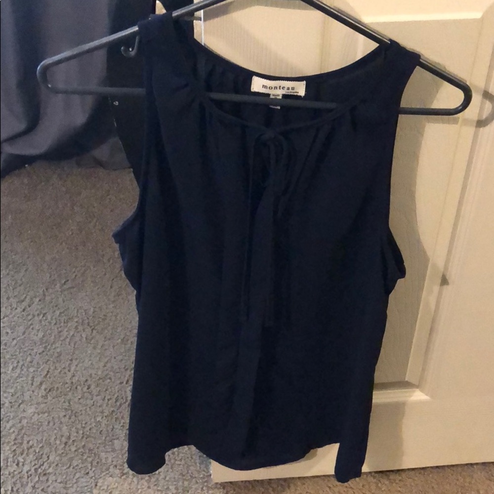 Cute tie in the front, worn once